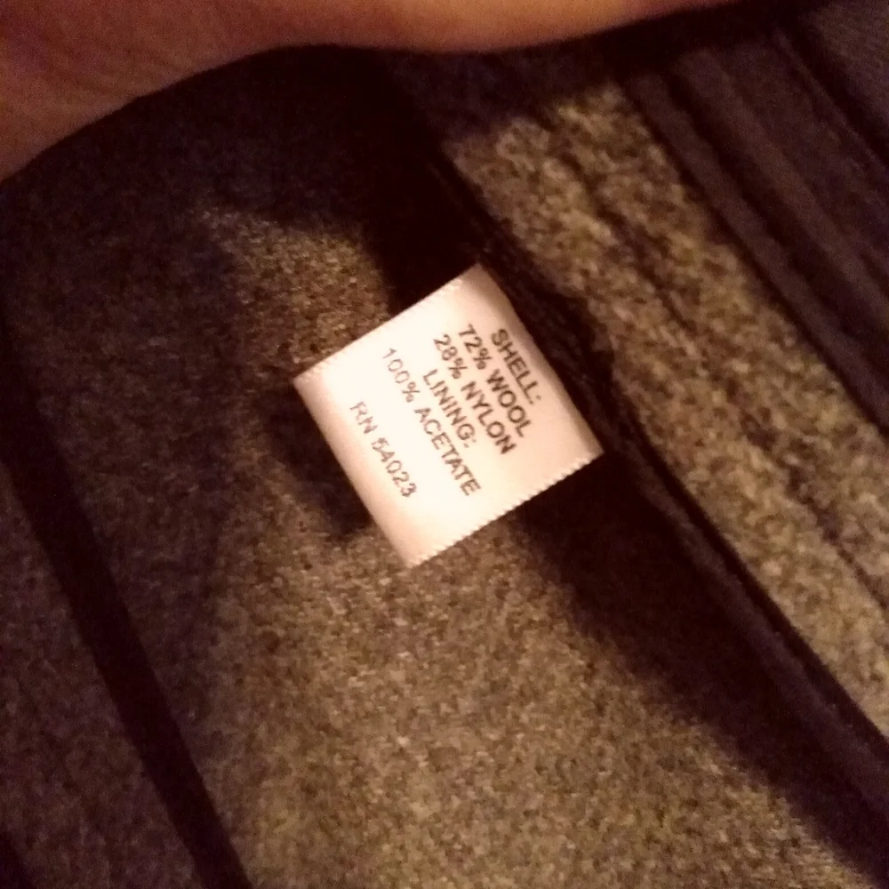 Thick gray wool winter pea coat from Banana Republic - Picture 2 of 10